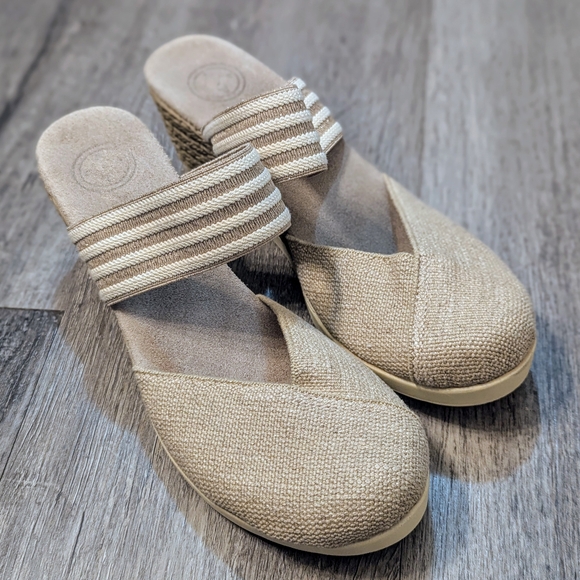 CHARLESTON SHOE CO. Shoes - Charleston Shoe Co " Dottie" Sandals